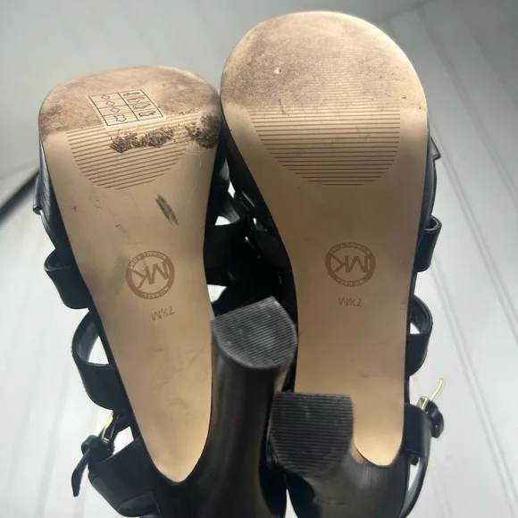 Michael Kors Gideon T-Strap Platform Heels Black Leather Studded Women Size 7.5M - Picture 5 of 8